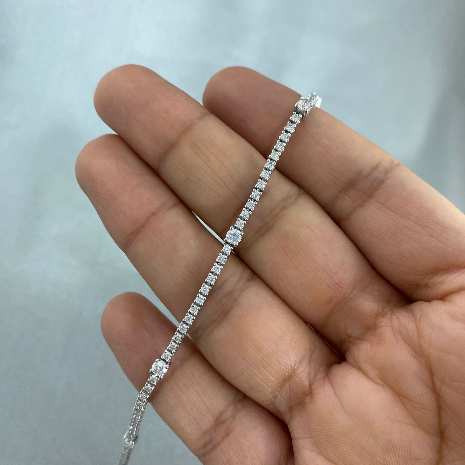 Pulso It tennis 5 diamantes 2.85mm / 77 diamantes 1.5mm Oro blanco 18k 6,45 Gr / 18 Cm